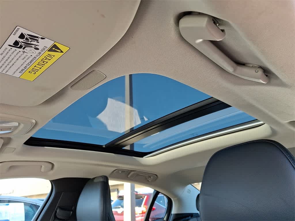 Thumbnail: 2024 Volvo S60 - 14