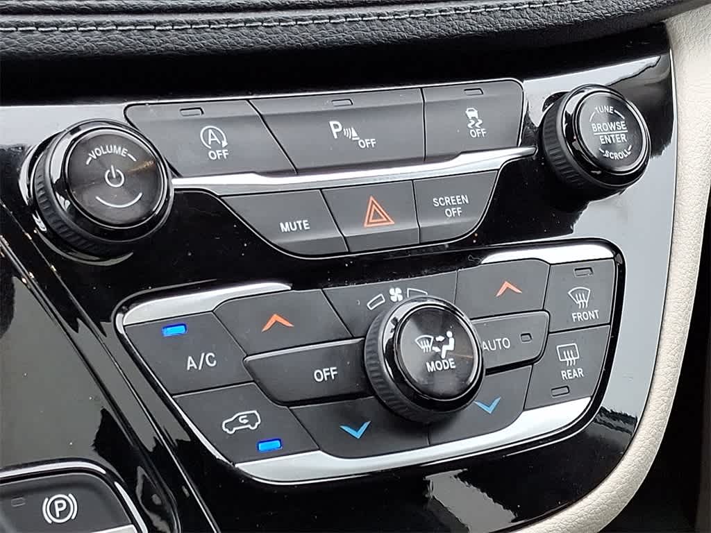 Thumbnail: 2018 Chrysler Pacifica - 16