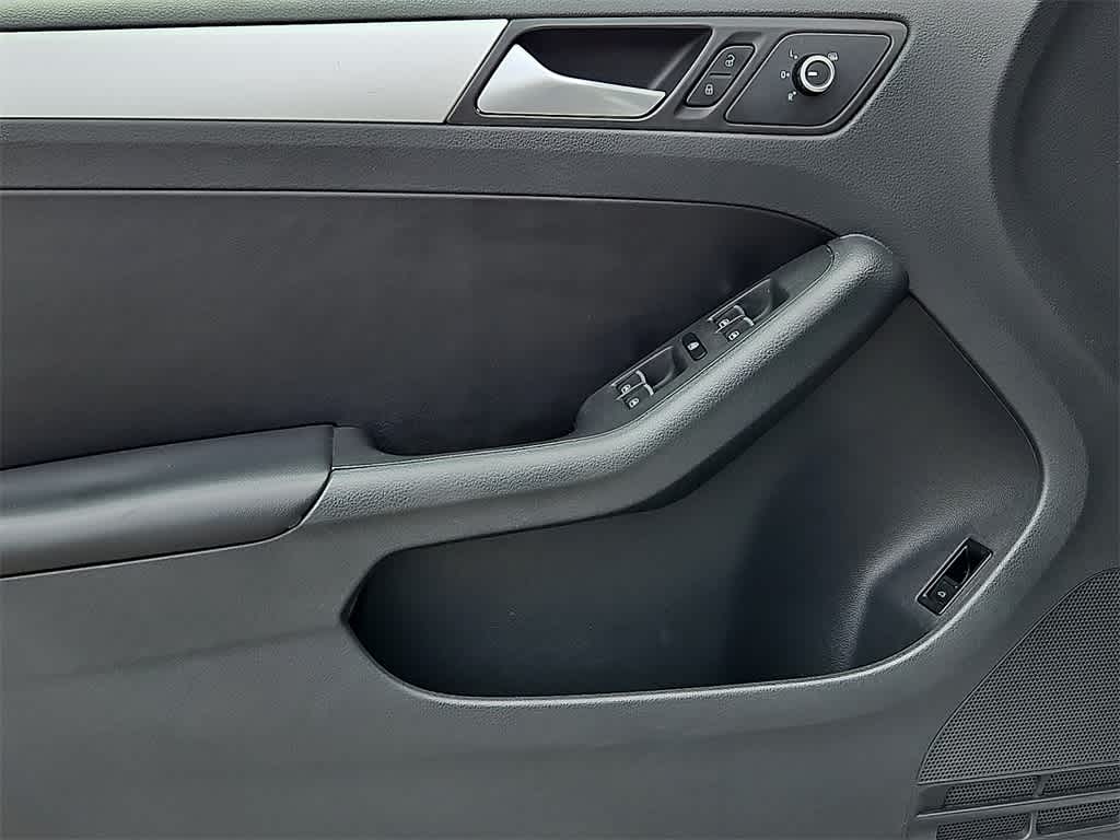 Thumbnail: 2014 Volkswagen Jetta - 12