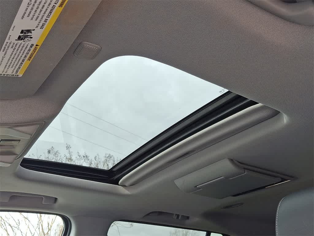 Thumbnail: 2015 Chevrolet Suburban - 14