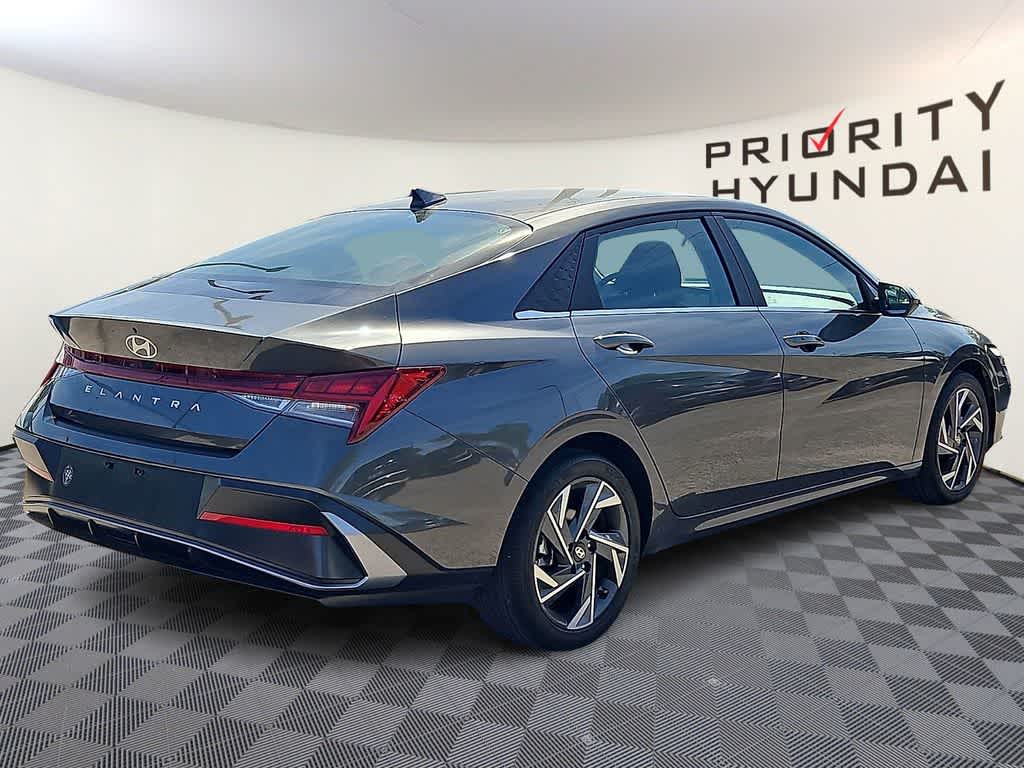Thumbnail: 2024 Hyundai Elantra - 4