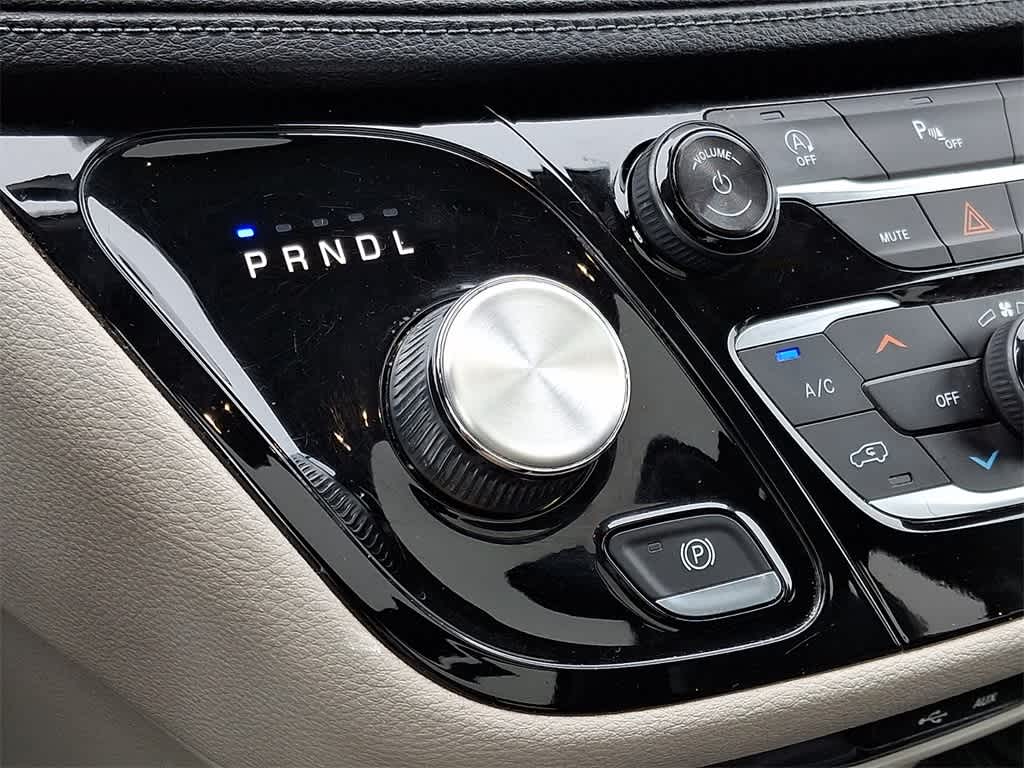 Thumbnail: 2018 Chrysler Pacifica - 15