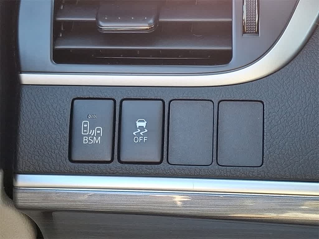 Thumbnail: 2014 Toyota Camry - 20