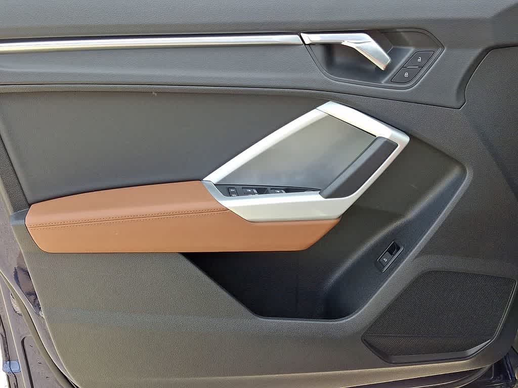 Thumbnail: 2021 Audi Q3 - 11