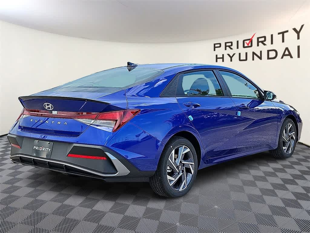 Thumbnail: 2025 Hyundai Elantra - 4