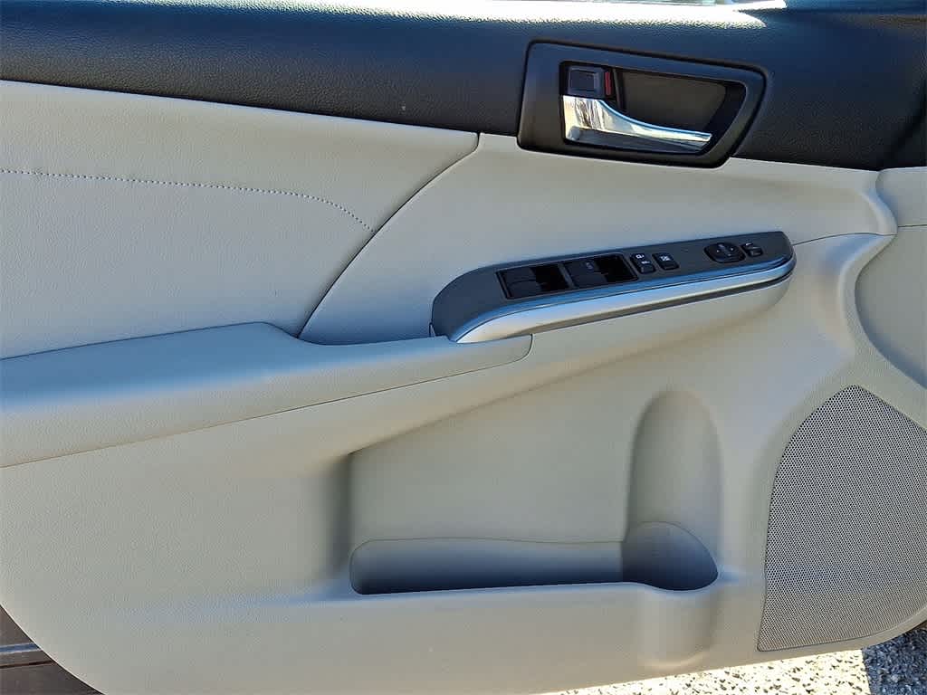 Thumbnail: 2014 Toyota Camry - 10