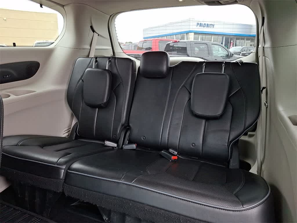 Thumbnail: 2018 Chrysler Pacifica - 10