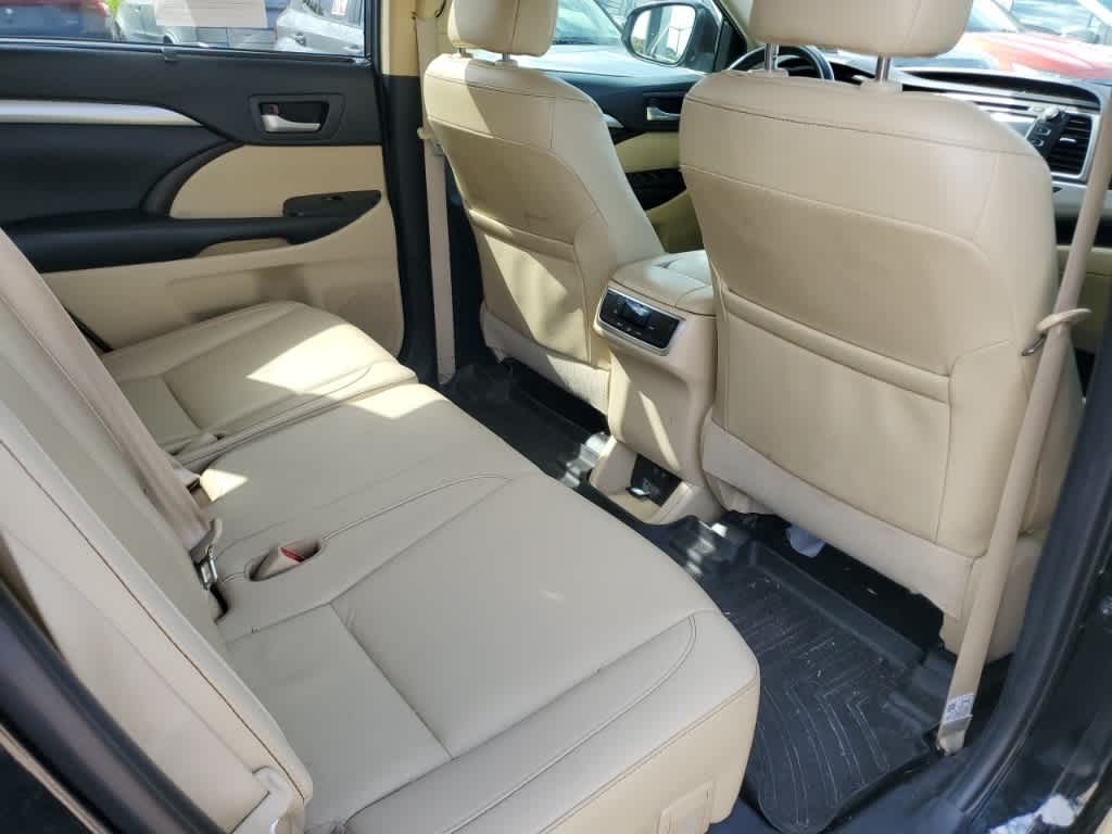 Thumbnail: 2019 Toyota Highlander - 15