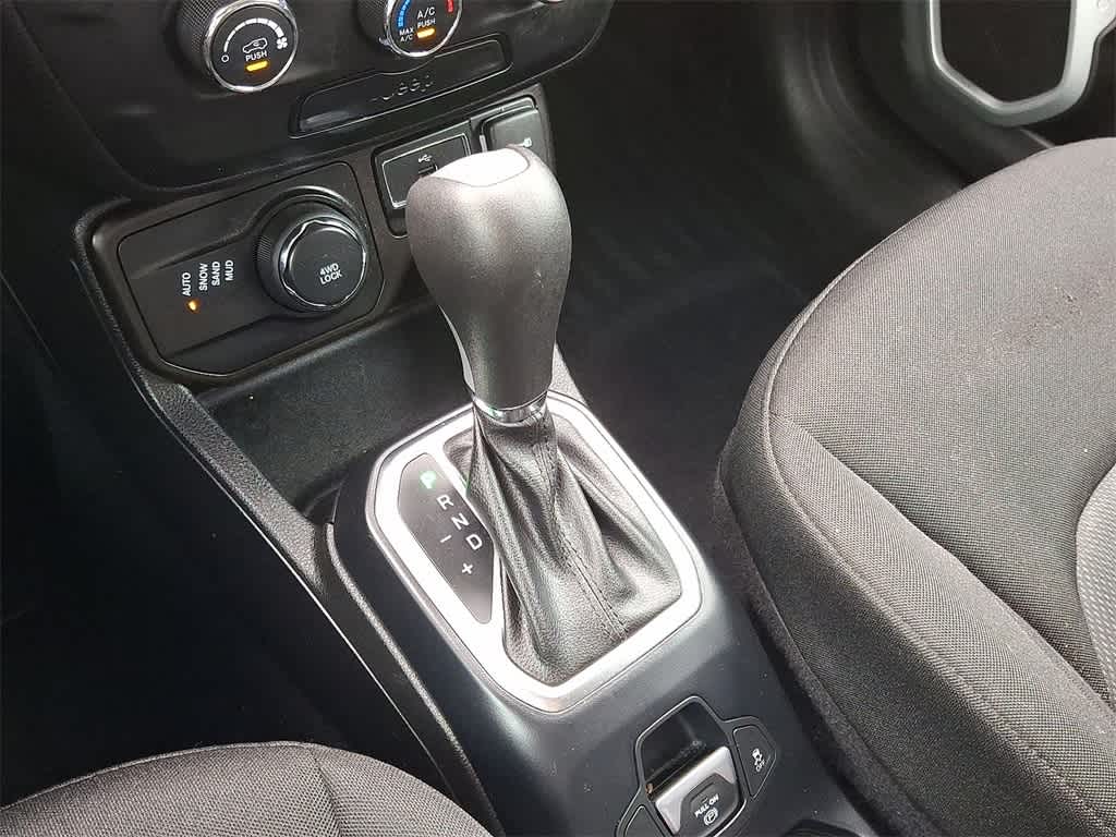 Thumbnail: 2020 Jeep Renegade - 14