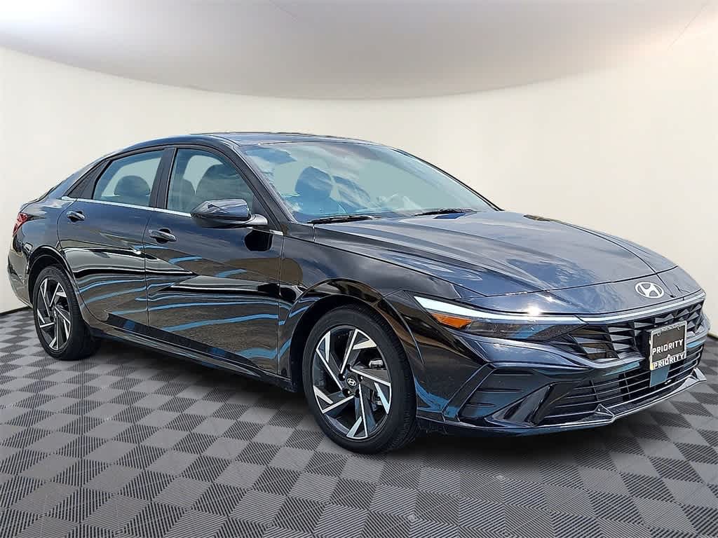 2024 Hyundai Elantra SEL 3