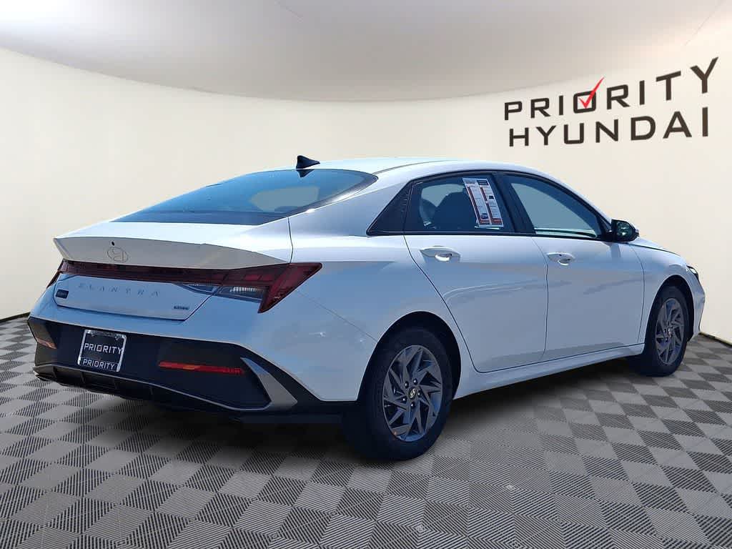 Thumbnail: 2026 Hyundai Elantra - 4