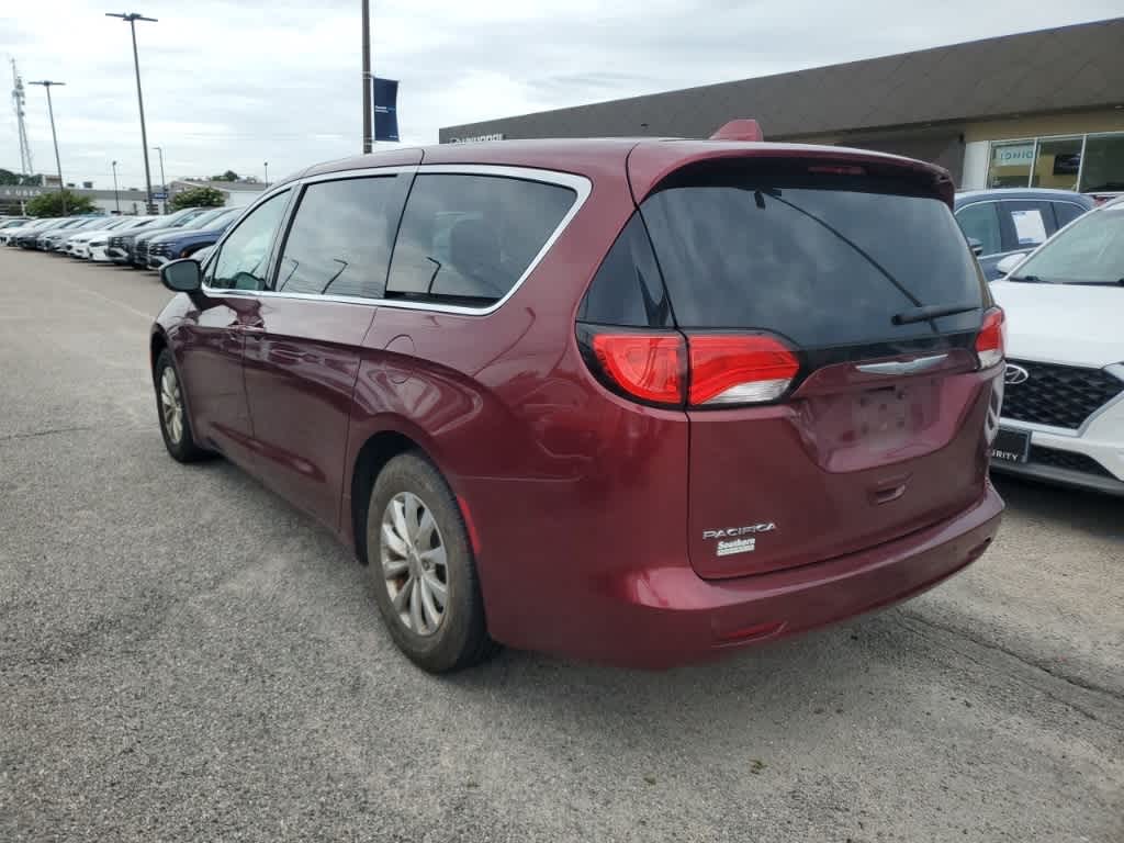 Thumbnail: 2017 Chrysler Pacifica - 7