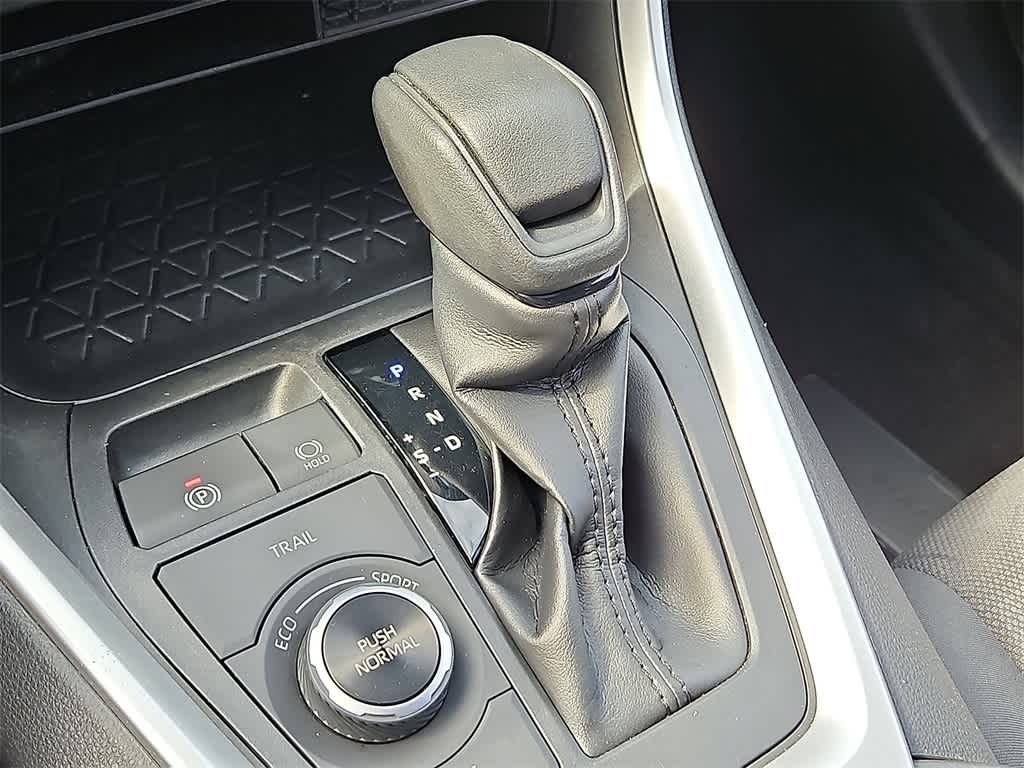 Thumbnail: 2019 Toyota RAV4 - 15