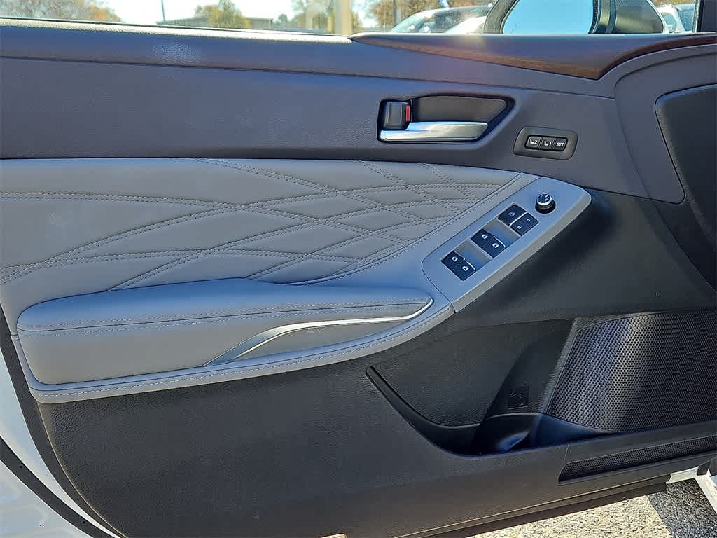 Thumbnail: 2020 Toyota Avalon - 12