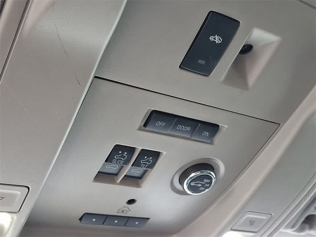 Thumbnail: 2015 Chevrolet Suburban - 28