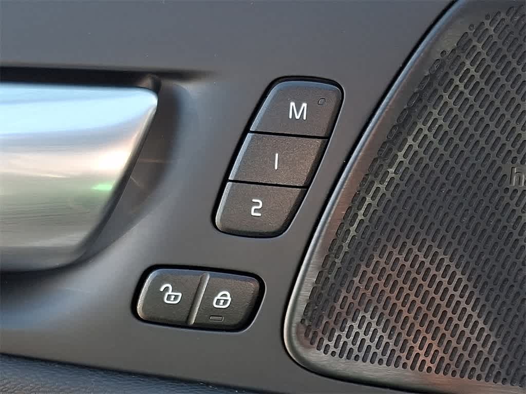 Thumbnail: 2024 Volvo XC60 - 24