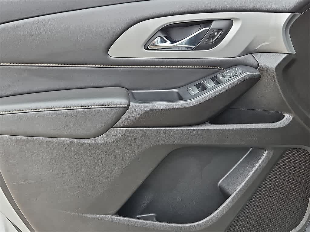 Thumbnail: 2021 Chevrolet Traverse - 12