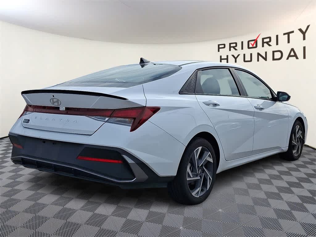 Thumbnail: 2025 Hyundai Elantra - 4