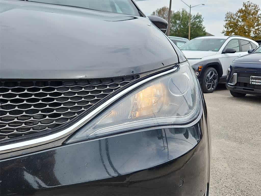 Thumbnail: 2019 Chrysler Pacifica - 9