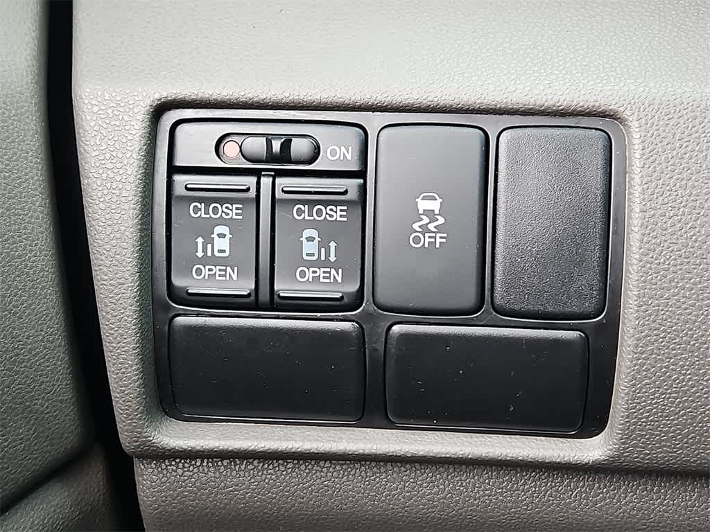Thumbnail: 2012 Honda Odyssey - 21