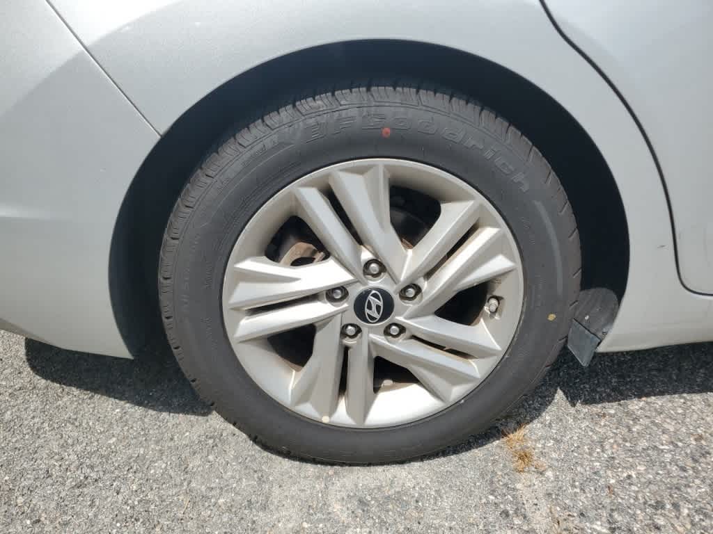 Thumbnail: 2019 Hyundai Elantra - 11