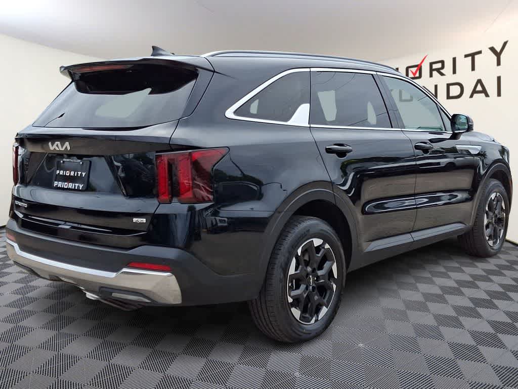 Thumbnail: 2024 Kia Sorento - 4