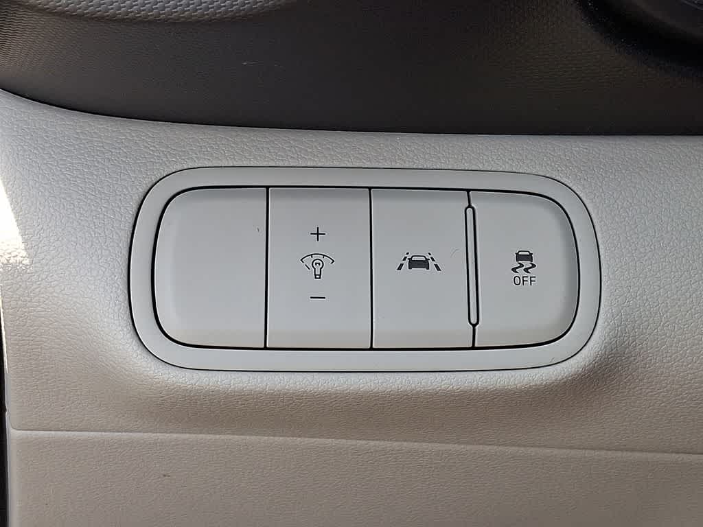 Thumbnail: 2022 Hyundai Venue - 24