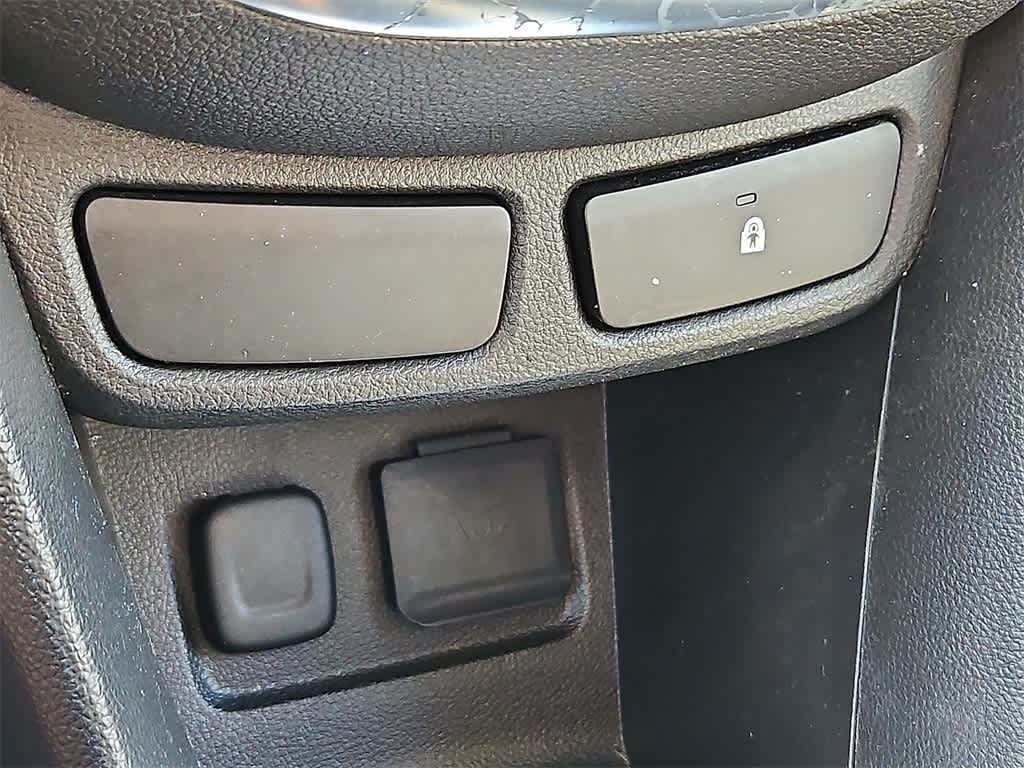 Thumbnail: 2014 Buick Encore - 23