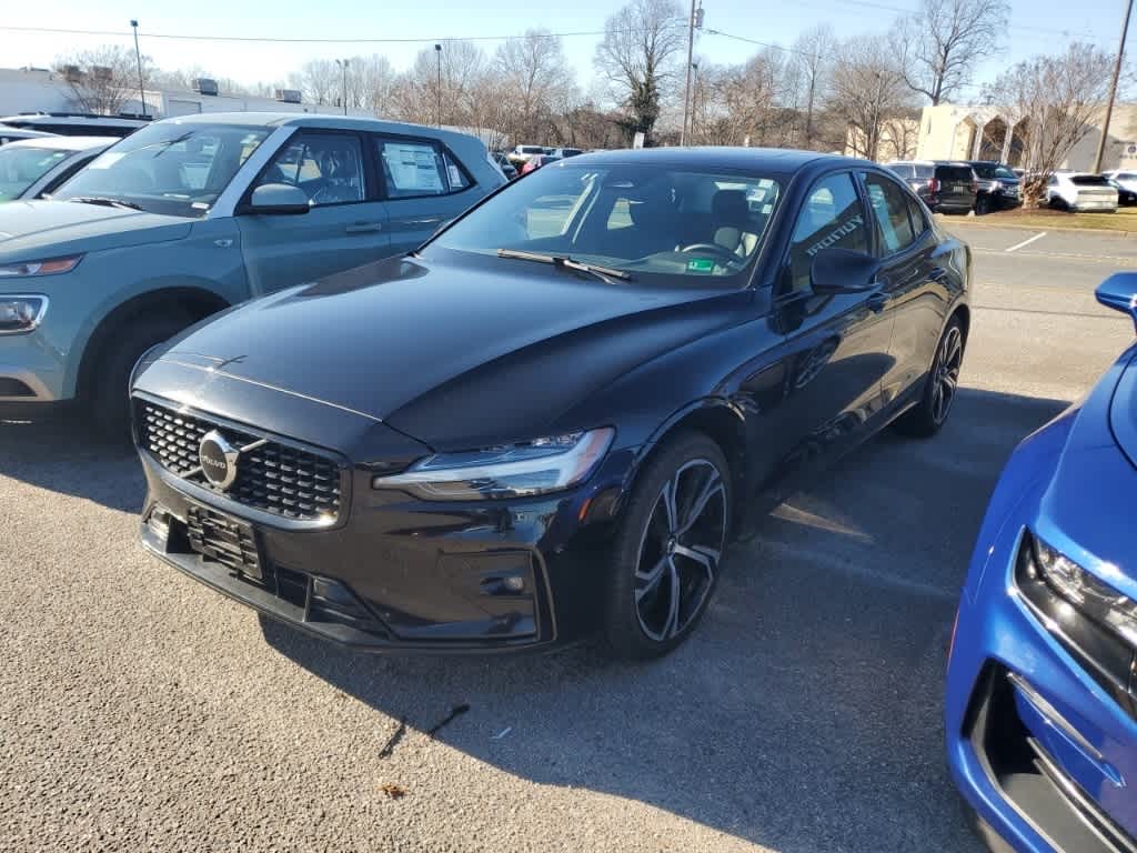 Thumbnail: 2024 Volvo S60 - 1