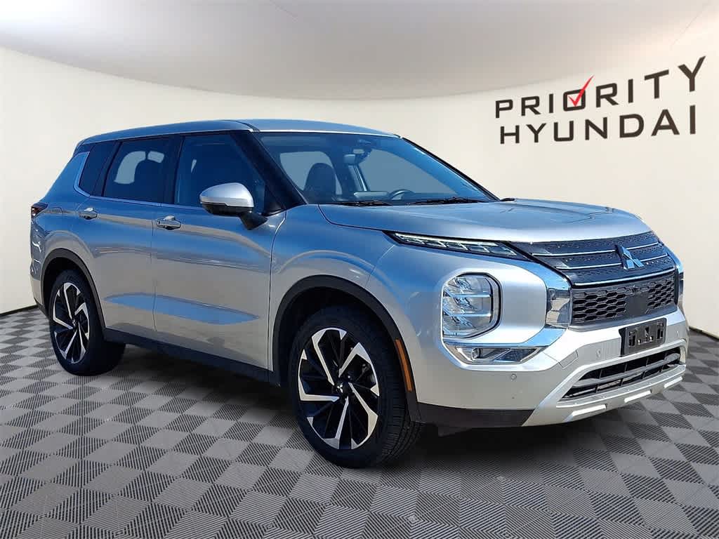 Thumbnail: 2024 Mitsubishi Outlander - 3