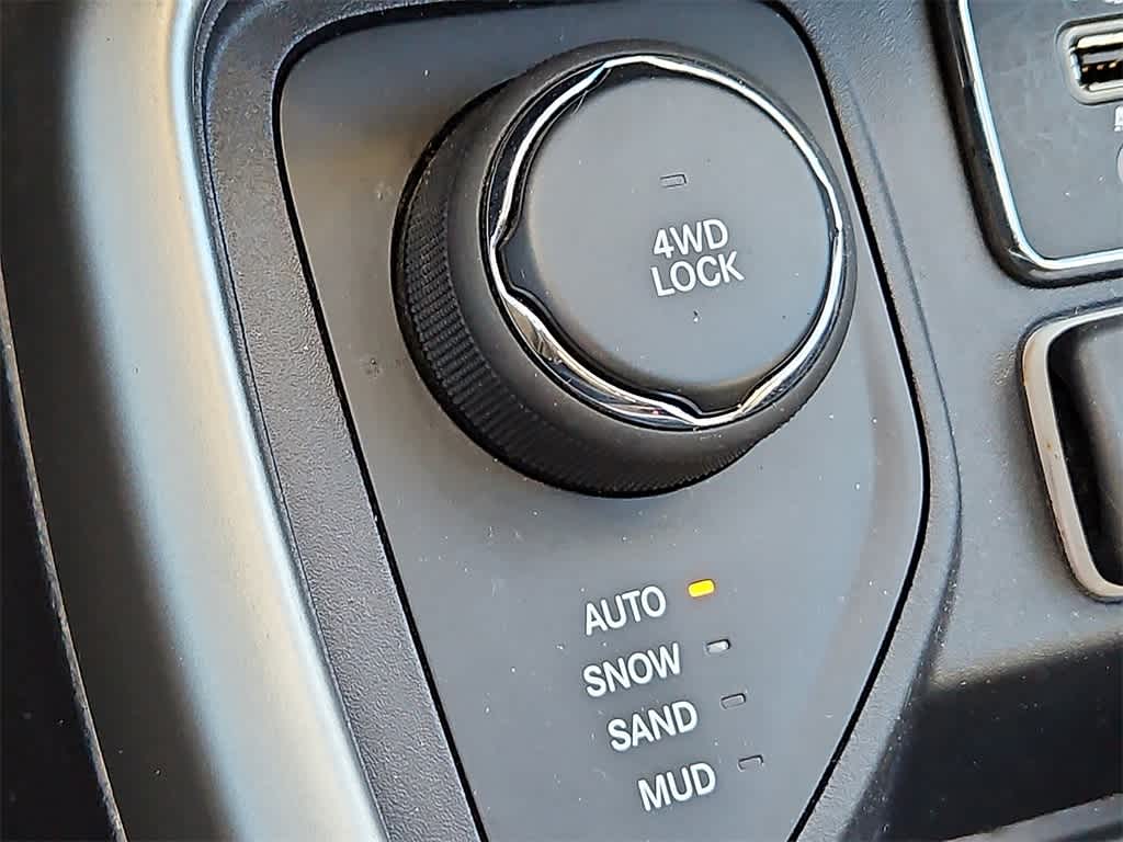 Thumbnail: 2020 Jeep Compass - 22