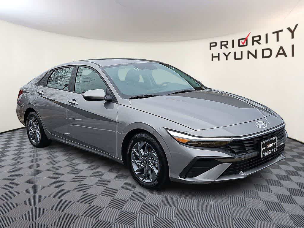 Thumbnail: 2024 Hyundai Elantra - 3