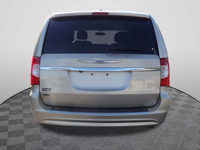 Thumbnail: 2014 Chrysler Town & Country - 3