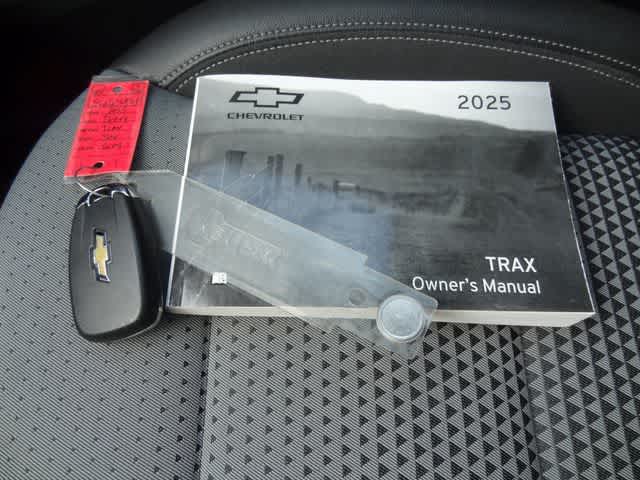 Thumbnail: 2025 Chevrolet Trax - 30