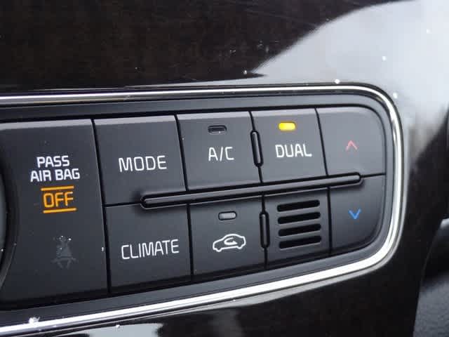 Thumbnail: 2016 Kia Cadenza - 30