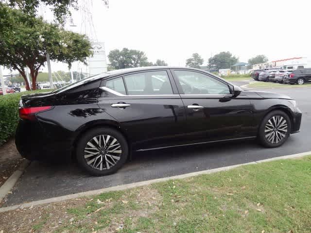 Thumbnail: 2023 Nissan Altima - 4
