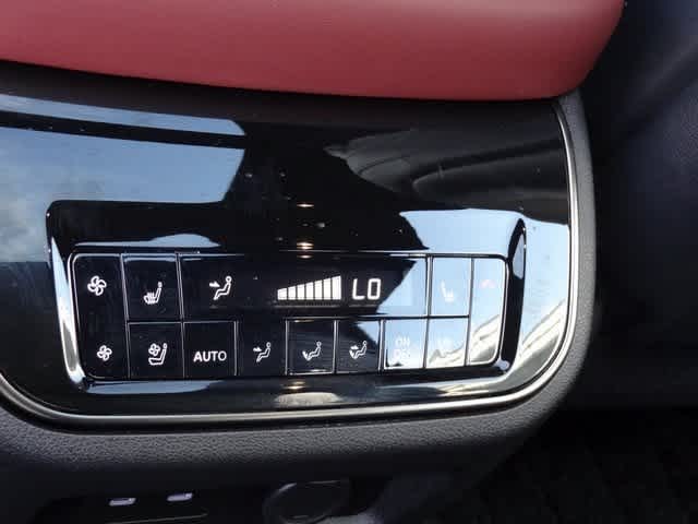 Thumbnail: 2026 INFINITI QX80 - 14