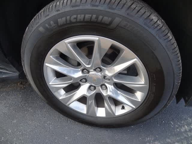 Thumbnail: 2022 Chevrolet Suburban - 17