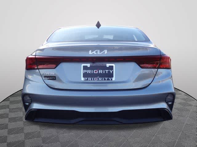 Thumbnail: 2022 Kia Forte - 3
