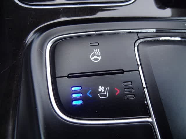 Thumbnail: 2016 Kia Cadenza - 33