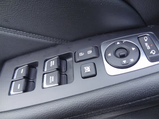 Thumbnail: 2016 Kia Cadenza - 16