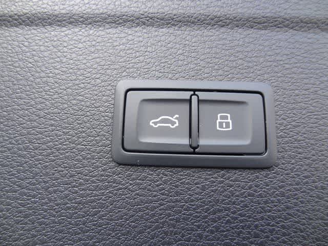 Thumbnail: 2024 Audi Q5 - 11