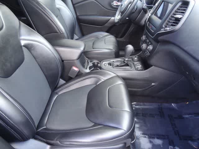 Thumbnail: 2019 Jeep Cherokee - 15