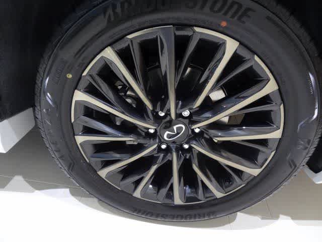 Thumbnail: 2026 INFINITI QX80 - 38