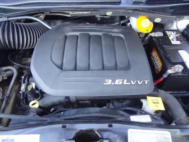Thumbnail: 2014 Chrysler Town & Country - 33
