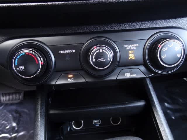 Thumbnail: 2023 Kia Forte - 23