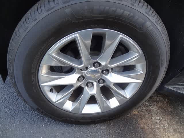 Thumbnail: 2022 Chevrolet Suburban - 16