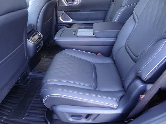 Thumbnail: 2026 INFINITI QX80 - 9