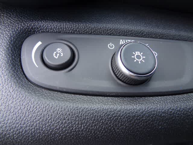 Thumbnail: 2025 Chevrolet Trax - 16