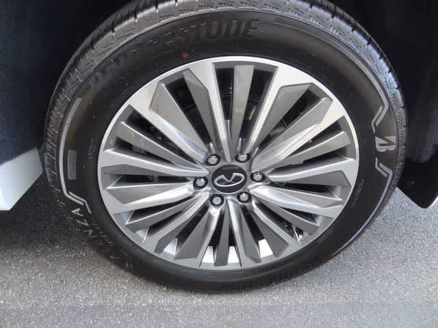 Thumbnail: 2026 INFINITI QX80 - 33